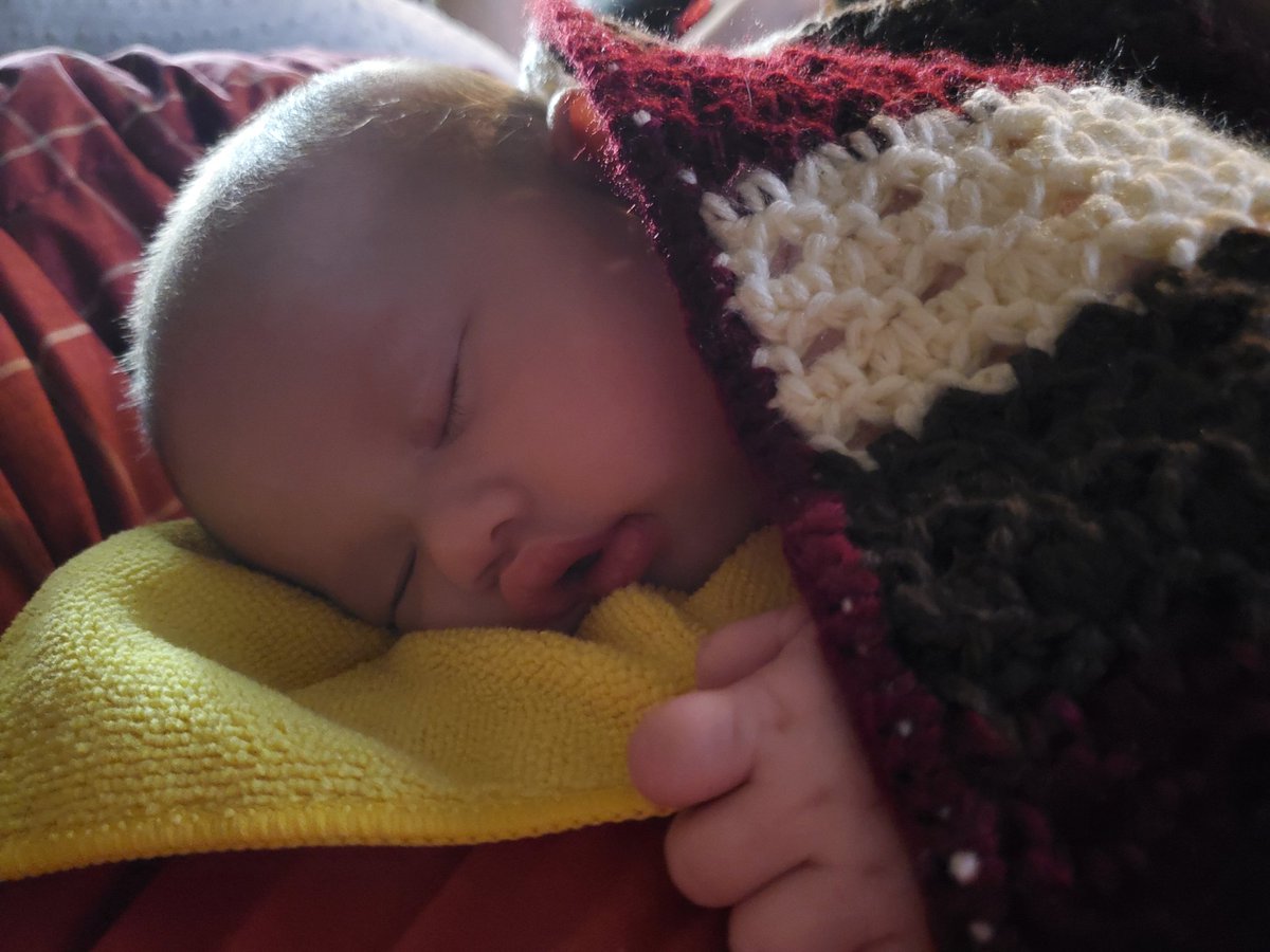 Baby break

"This may be the last time I get to cuddle her before moving" edition 🥺😫