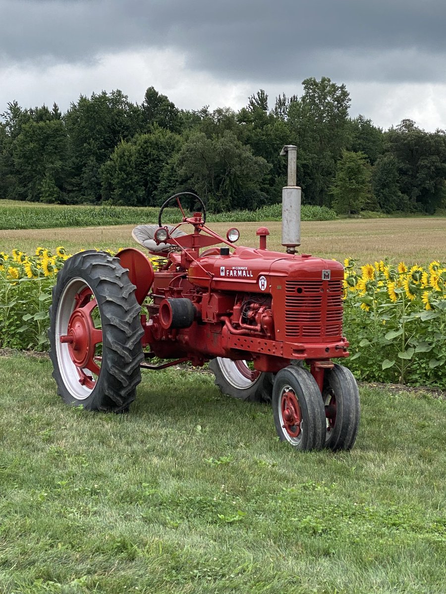 eyrefarms_ralph's tweet photo. Well… it’s official!!! We now have our first daughter in law😉
Perfect day/night Saturday and the venue was in the Groom &amp; Brides back yard👍
⁦@ryguyeyre⁩ https://t.co/SLcBQi3VNS