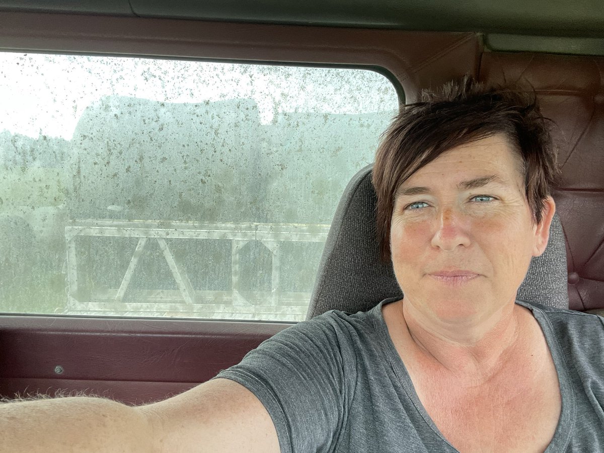 ReadingLana78's tweet image. after working at the store, i get to drive the semi around field to help pick up bales #firsttimedriving