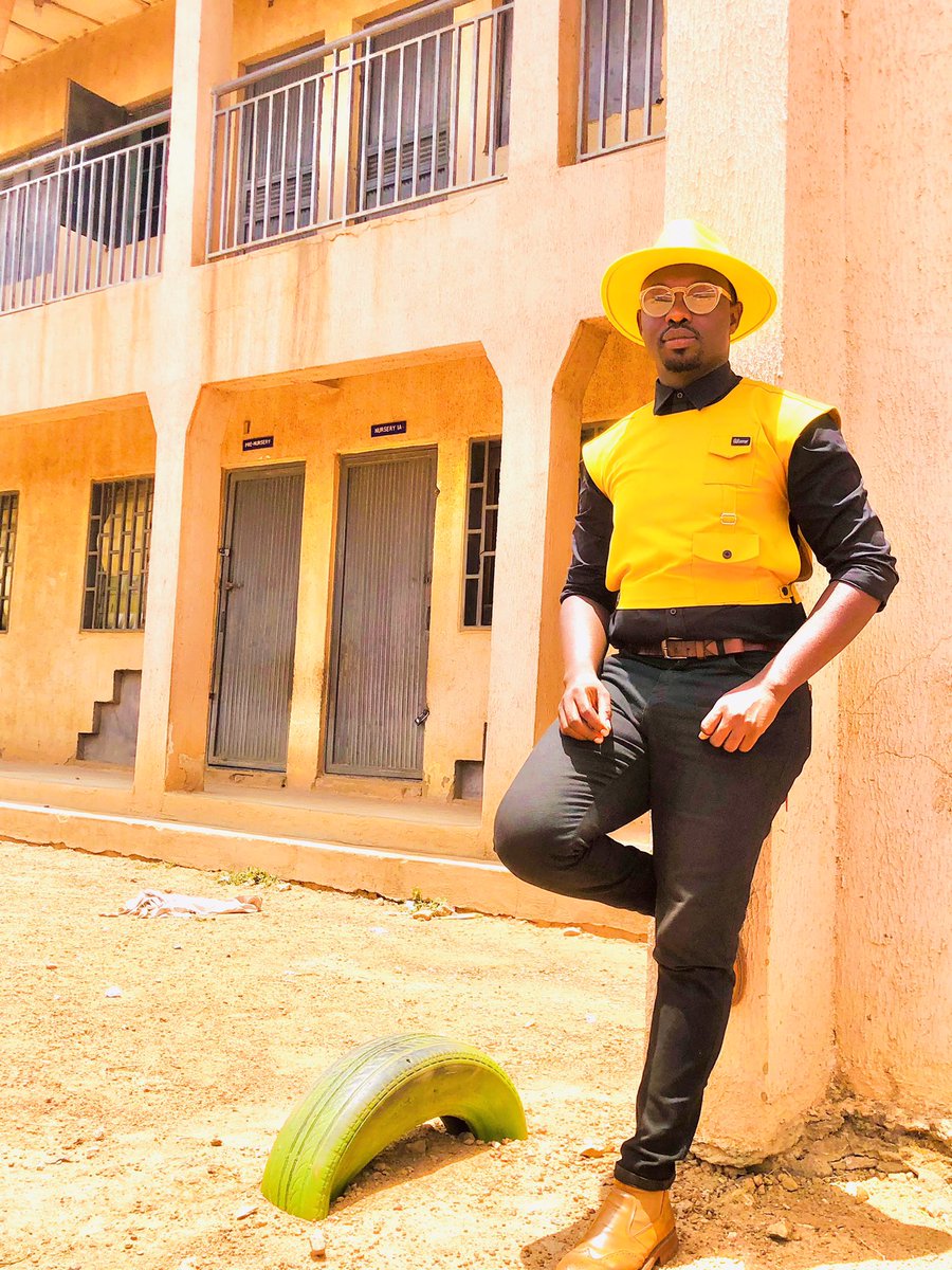 Eyarisonn1's tweet image. I don’t worry about fitting in when am custom made!😎😚

Jacket: @cbm_couture 
🎩: @HarperChuckee_ 

#expressmen#dapperofficials#fashionnovamen#blackmenswear#afashionistersdiaries#stylemen#mordernfashion#naijamenkillingit#style.ng