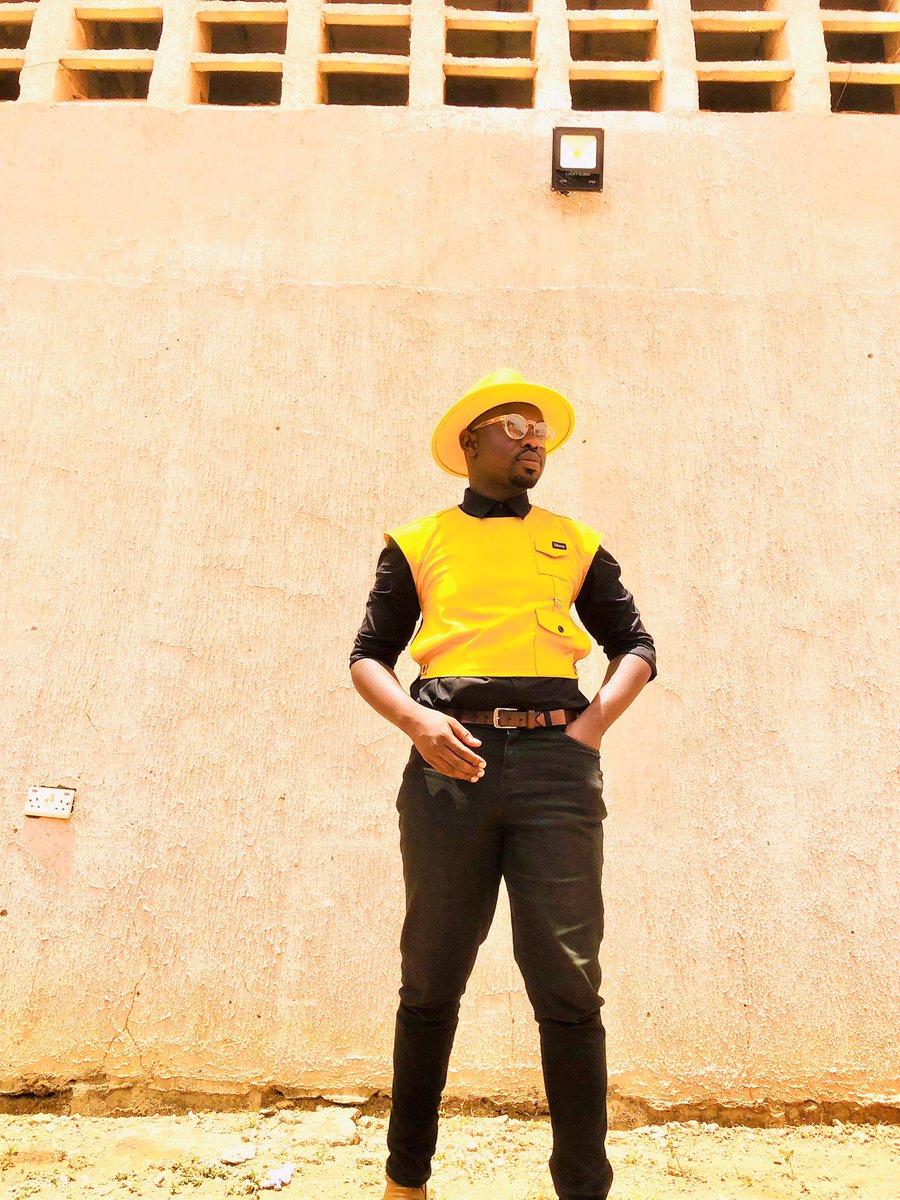 Eyarisonn1's tweet image. I don’t worry about fitting in when am custom made!😎😚

Jacket: @cbm_couture 
🎩: @HarperChuckee_ 

#expressmen#dapperofficials#fashionnovamen#blackmenswear#afashionistersdiaries#stylemen#mordernfashion#naijamenkillingit#style.ng