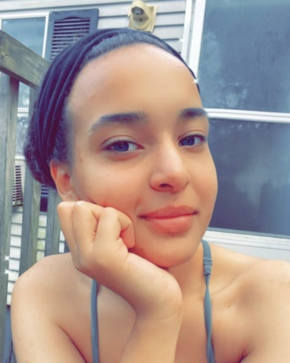 legacyofhopeAL's tweet photo. My daughter Jayla passed just a month shy of her 21st birthday. She was a loving mother of her 2-year-old daughter, Nylah. She was able to save four lives and helped a special woman to soon have a baby by donating her uterus. 
— Stacie B https://t.co/Nk56yDglMl