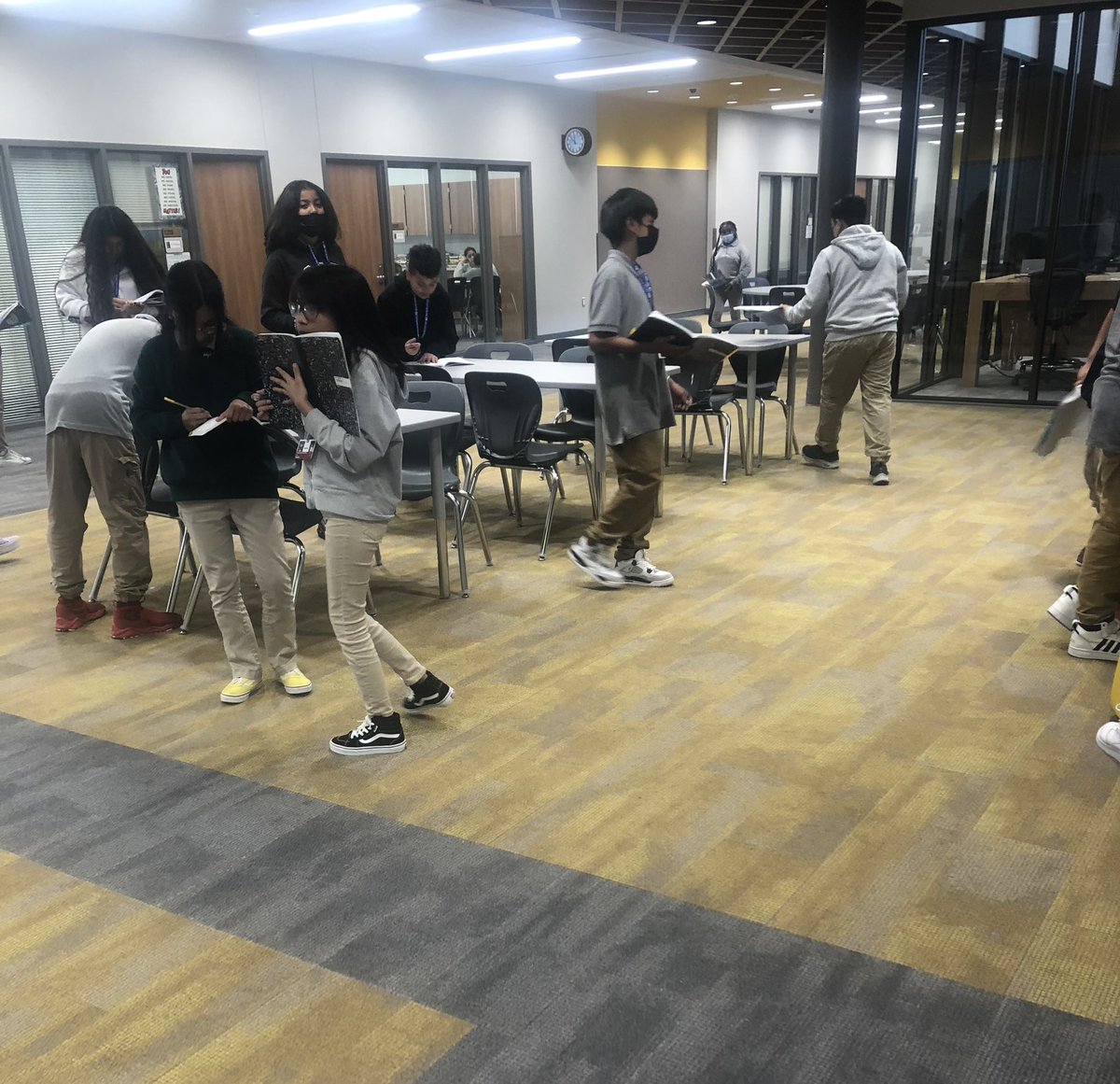 6th grade Landrum LA students focus on making sure their sentences have subjects by taking a stroll and listing ones they notice! Then, we come back to the classroom and create our multi-subject sentences! <a href="/LandrumMS/">Landrum MS Lions 🦁 #MoralCompass</a> #SBISDProud