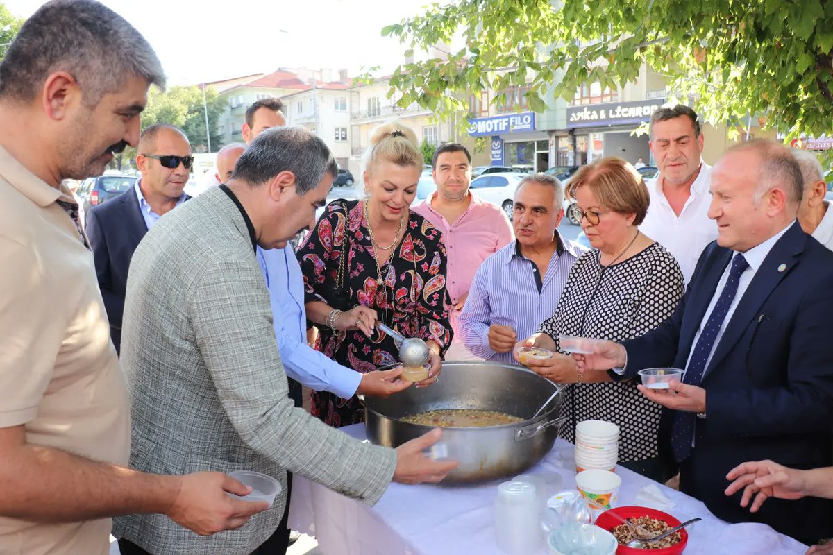 iyilikevim's tweet photo. Siyasi İşler Başkanımız sayın @KORAYAYDIN , Ankara İl başkanımız sayın Yetkin Öztürk ve Ankara Milletvekilimiz sayın İbrahim Halil ORAL ve İyi parti yönetimi ve Emek mahallesi sakinlerinin ve esnaflarının katılımı ile İyilik Evi Aşure programımızı gerçekleştirdik. https://t.co/TOPVCmCJcD