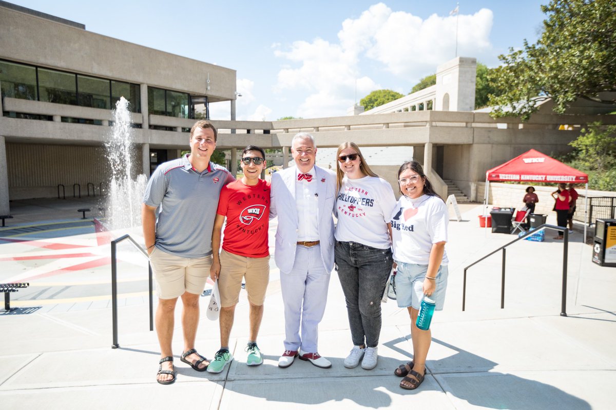 caboni's tweet photo. Wonderful afternoon helping new Hilltoppers navigate campus alongside WKU faculty and staff members. 

From your first day to your final day on the Hill, we are here to help you! 

#WKU #HilltopperBeginnings #WKUFirstDay #WKUFamily https://t.co/UwL25F5epJ
