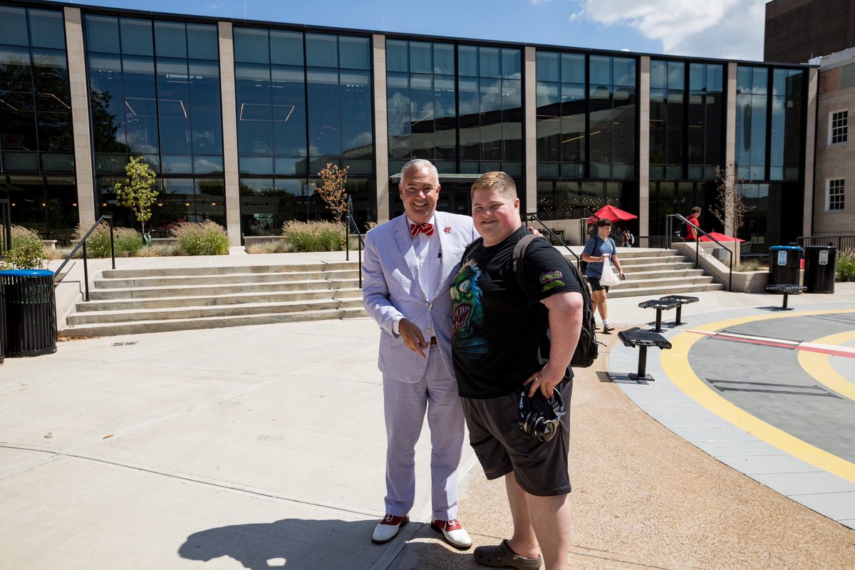 caboni's tweet photo. Wonderful afternoon helping new Hilltoppers navigate campus alongside WKU faculty and staff members. 

From your first day to your final day on the Hill, we are here to help you! 

#WKU #HilltopperBeginnings #WKUFirstDay #WKUFamily https://t.co/UwL25F5epJ