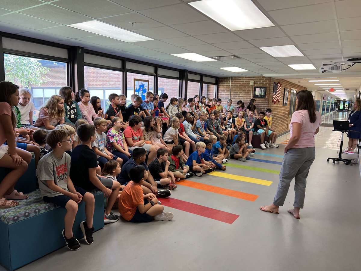 lyonslearning5's tweet photo. Our first bullying lesson of the year! #bettertogether #spdragonpride https://t.co/0HpPyKuzuU