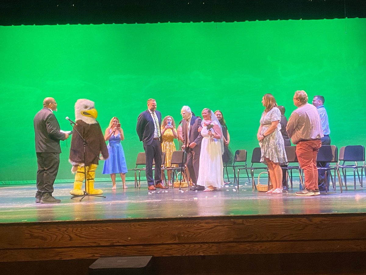 EnloeArts (@arts_enloe) on Twitter photo Return of the skit! What a way to start the school year. Thankful to be an
<a href="/EnloeMagnetHS/">Enloe High School</a> Eagle!! Return of the skit! What a way to start the school year. Thankful to be an
<a href="/EnloeMagnetHS/">Enloe High School</a> Eagle!!
