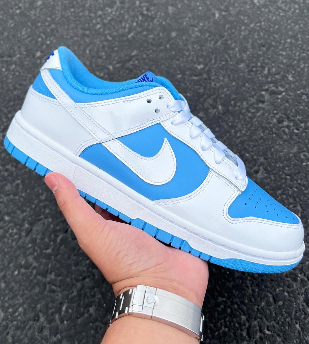 zSneakerHeadz's tweet photo. 2022 #ReverseUNC Nike Dunk Low in-hand look! ❄️🥶 https://t.co/mIALA2Q8vo