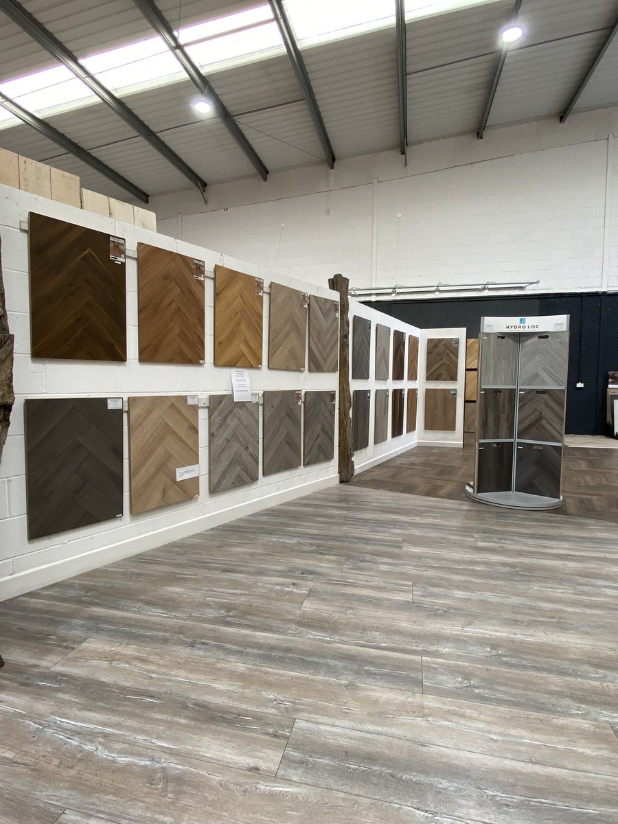 Laminate herringbone 👀👀👀
#sheffied #flooring #herringbone