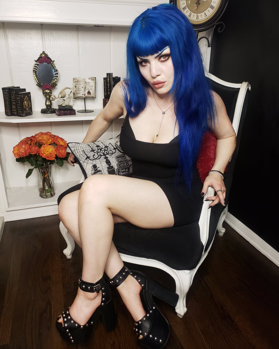 lollivamp's tweet photo. All secret meetings take place in the fancy room 🕯️😈🦇🖤🕯️
.
.
.
#whatwedointheshadows #vampire #vamp #bluehair #gothfashion #halloween #halloweenstyle #spooky #killstar https://t.co/lDhB3883JI