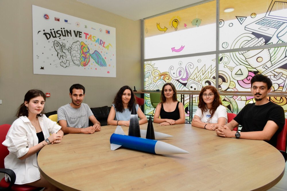 Genç mühendisler ASSİM’de roket tasarlıyor
Antalya’da, Muratpaşa Belediyesi ASSİM İnovasyon Merkezi’nde çalışmalarını sürdüren ve Teknofest’in roket yarışmalarına damga vuran Atmaca Roket Takımı, şirketleşme yolunda ilerliyor.
#AntalyaFarkında