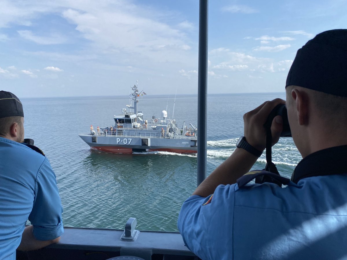 BibiSeifert's tweet image. Ansonsten haben wir einige seemännische Manöver durchführen können. Unter anderem in Kooperation mit der lettischen Marine und Flugbetrieb mit der Bundespolizei #Bundespolizei #korvette #P07 @K130_Bravo
