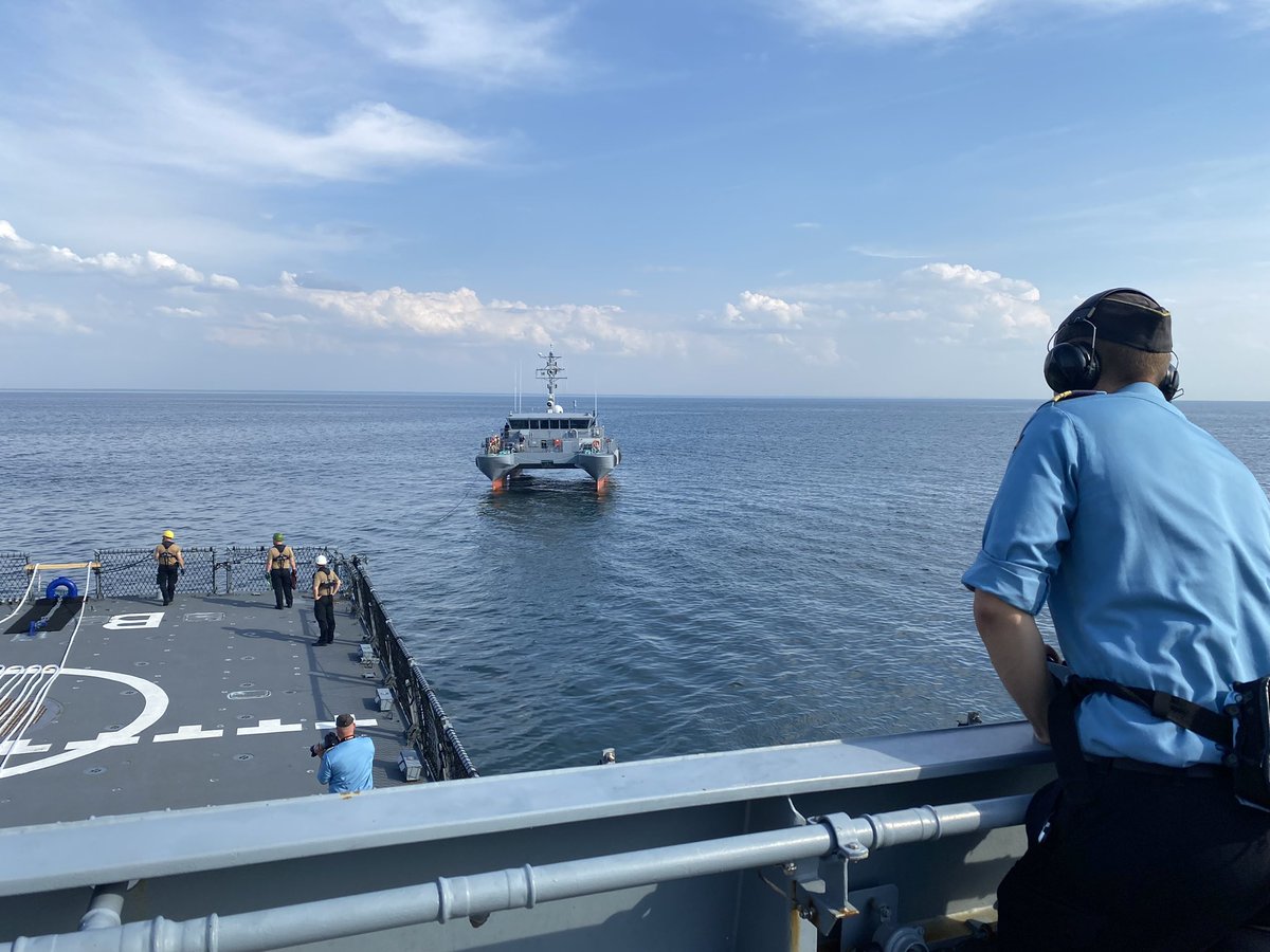 BibiSeifert's tweet image. Ansonsten haben wir einige seemännische Manöver durchführen können. Unter anderem in Kooperation mit der lettischen Marine und Flugbetrieb mit der Bundespolizei #Bundespolizei #korvette #P07 @K130_Bravo