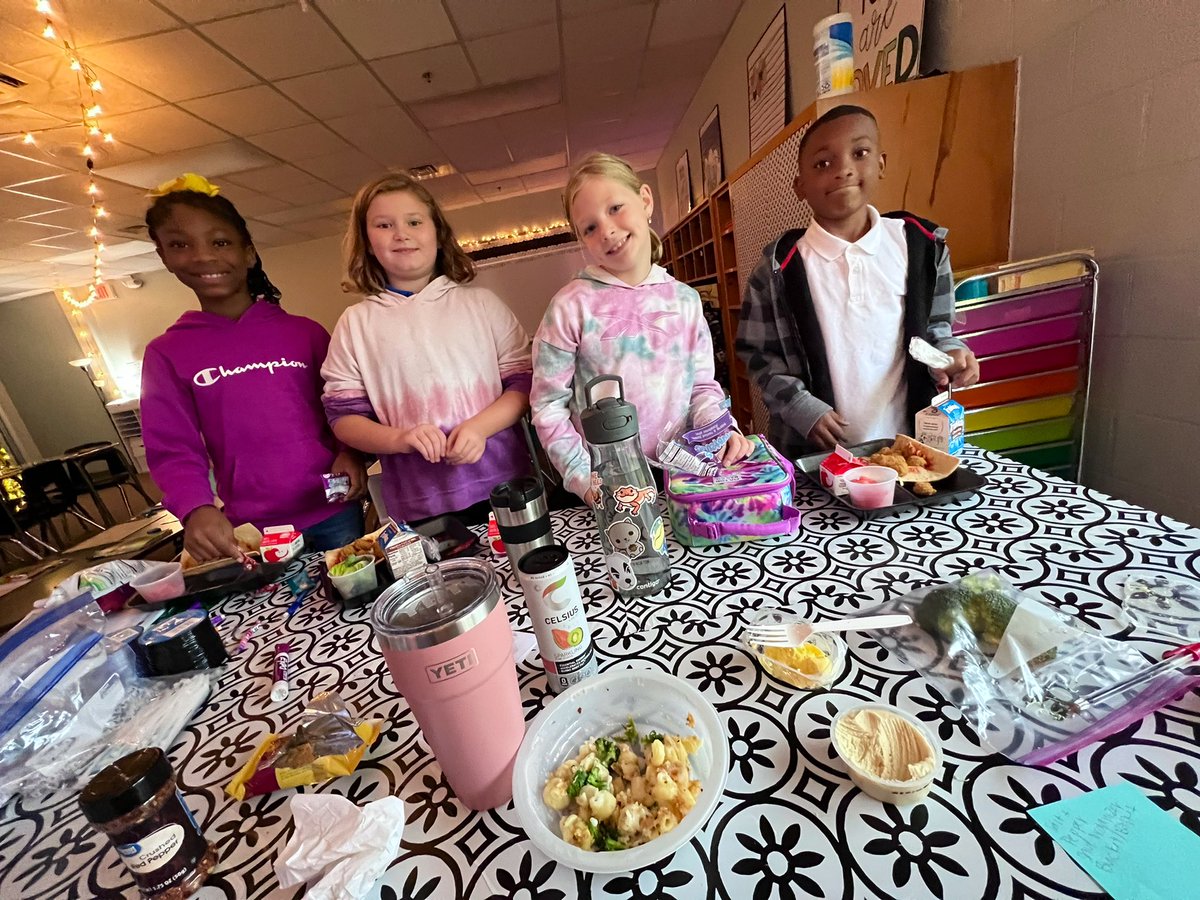 MrsReichle's tweet photo. My first lunch bunch!! ❤️🍕 These kiddos worked so hard today. I love getting to eat lunch with them and build those relationships! https://t.co/kCj1l1Fq4q