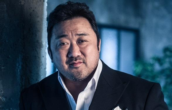사실 생긴 걸로 보면 우시야마보다는 윗몸이 아니라 아랫몸에 문신을 세겼던 야쿠자 두목 와카야마 키이치로 쪽이 좀 더 닮기는 했다만ー 분장도 필요없을 수준. 