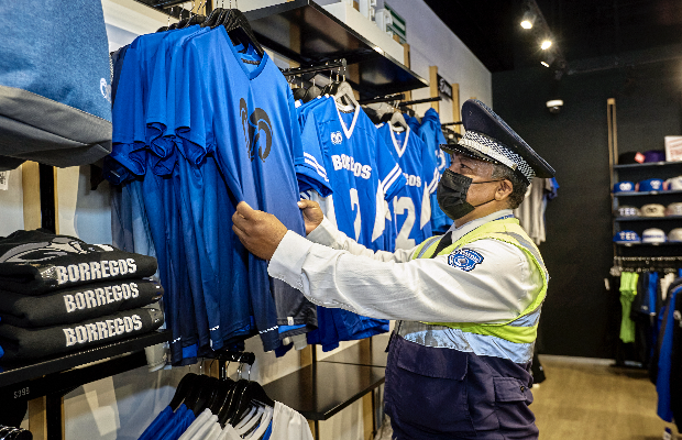 TECcampusQRO's tweet photo. ¡Nos vestimos de azul en el 4° aniversario de nuestra TecStore! 🧢💙
#TecStore #TecLife https://t.co/tGpZoUONUN