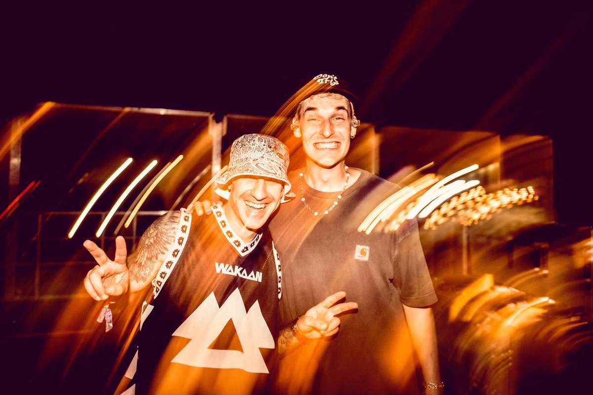 THIS IS NOT A DRILL! ME AND @LSDREAM MADE A SONG CALLED FUNKONAUT AND IT DROPS THIS FRIDAY!!! EVERYONE TAG SOMEONE AND TELL EM U LOVE EM! LETS START THE WEEK STRONG 🥰💜