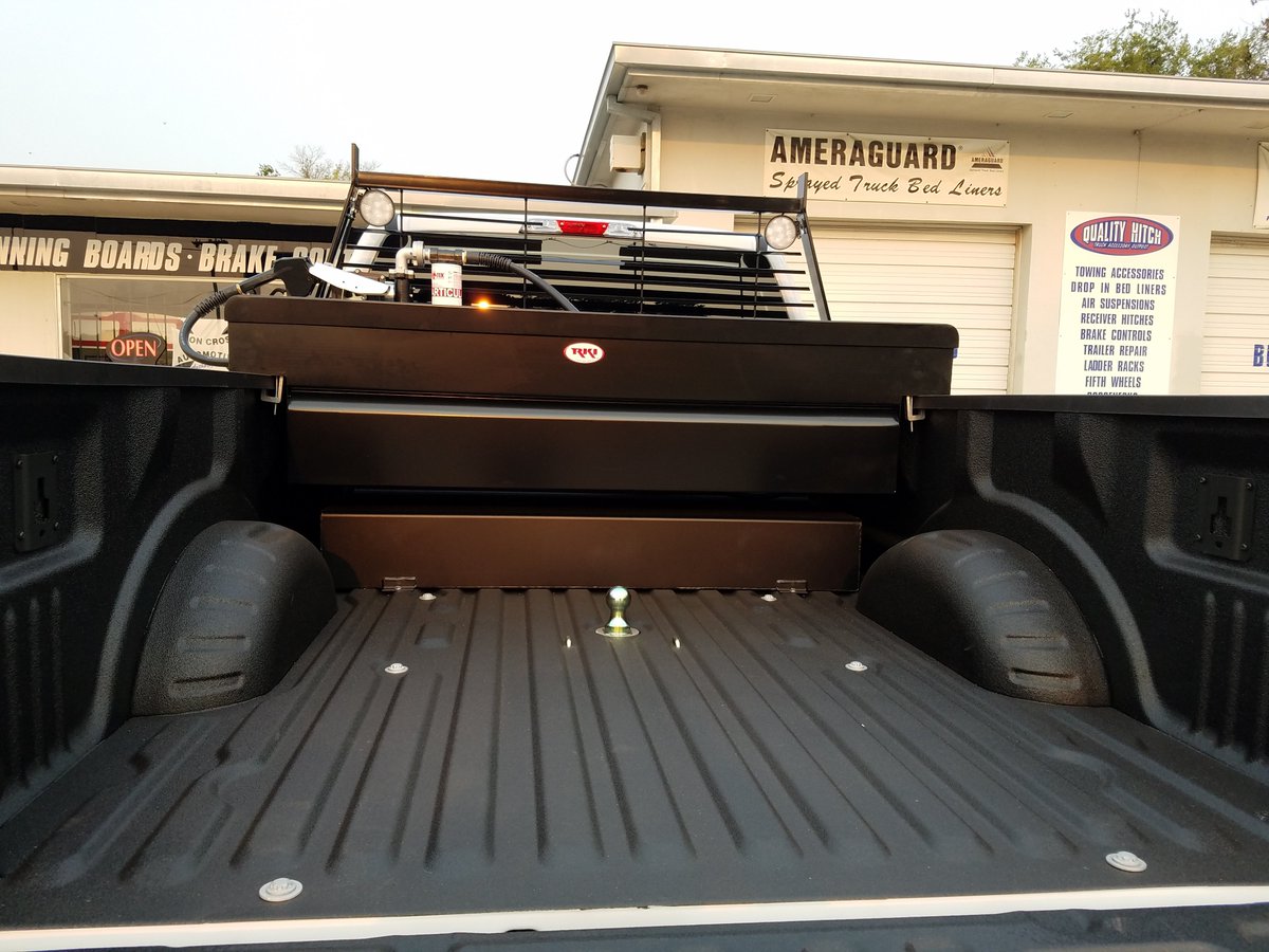 qualityhitch's tweet photo. Just one of the trucks being outfitted in our shop. L-shaped fuel tank, headache rack, fuel pump, crossover steel toolbox, sprayed-in bedliner, gooseneck
#truckstuff #truckupfitter #truckaccessories #worktruck #tulsa #shoplocal #supportsmallbusiness #qualityhitch https://t.co/epa6zNonuh