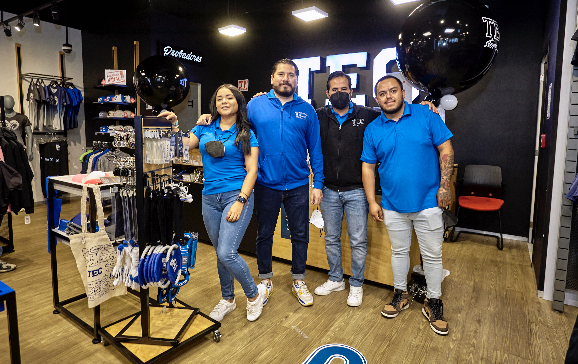 TECcampusQRO's tweet photo. ¡Nos vestimos de azul en el 4° aniversario de nuestra TecStore! 🧢💙
#TecStore #TecLife https://t.co/tGpZoUONUN