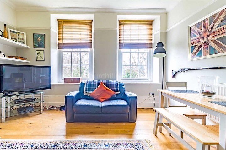 WeAreChurchills's tweet photo. New to the market is this 1st floor apartment within the most elegant of Grade II listed buildings - within touching distance of #Wanstead station.

*£350,000*

https://t.co/xLjDMVAMwO

#grade2 #gradeiilisted #1bed #1bedroomapartment #1bedroomapartments #1bedroom #firstfloor https://t.co/jv9GWvMxo8