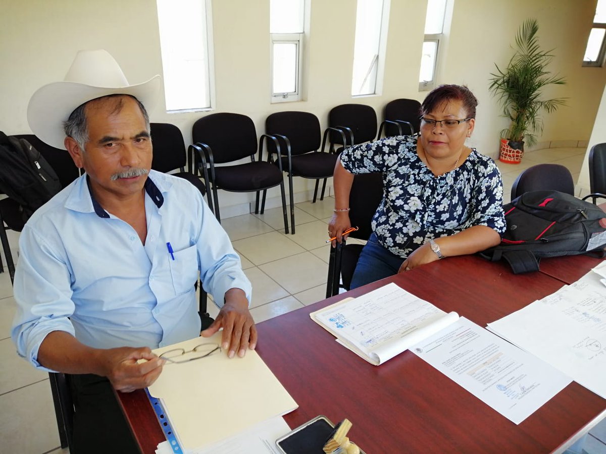 JtoledoLuis's tweet photo. Para cumplir los procesos de planeación de los municipios, el Módulo de #Coplade en Tehuantepec asesoró a autoridades de JALAPA DEL MARQUÉS y SAN FRANCISCO DEL MAR para registrar sus obras públicas 2022 en la plataforma de #SISPLADE, como lo ha indicado el Gdor. @alejandromurat. https://t.co/bxdTeyoqMy