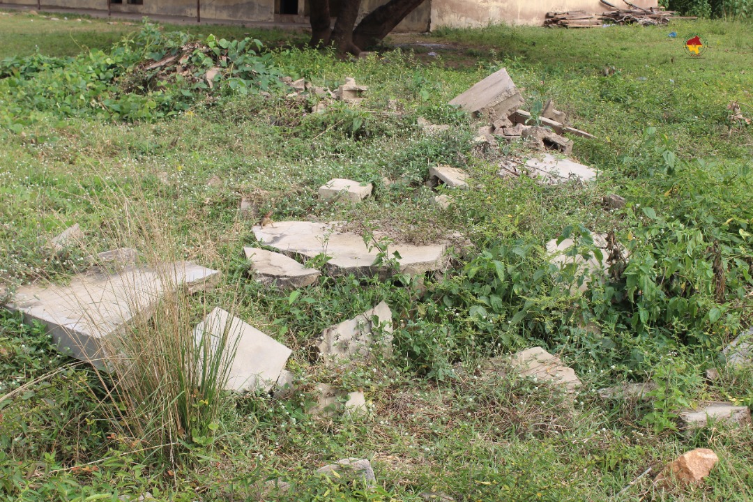 oyogowa's tweet photo. The Pathetic State of Ilaju Pry school, Ido

The fate of pupils at Ilaju Primary School, Ido LGA is crawling as the only public elementary school in the town is gradually falling off. Some of the old classrooms have collapsed while the remaining one is due for renovation. https://t.co/888bMZjklO