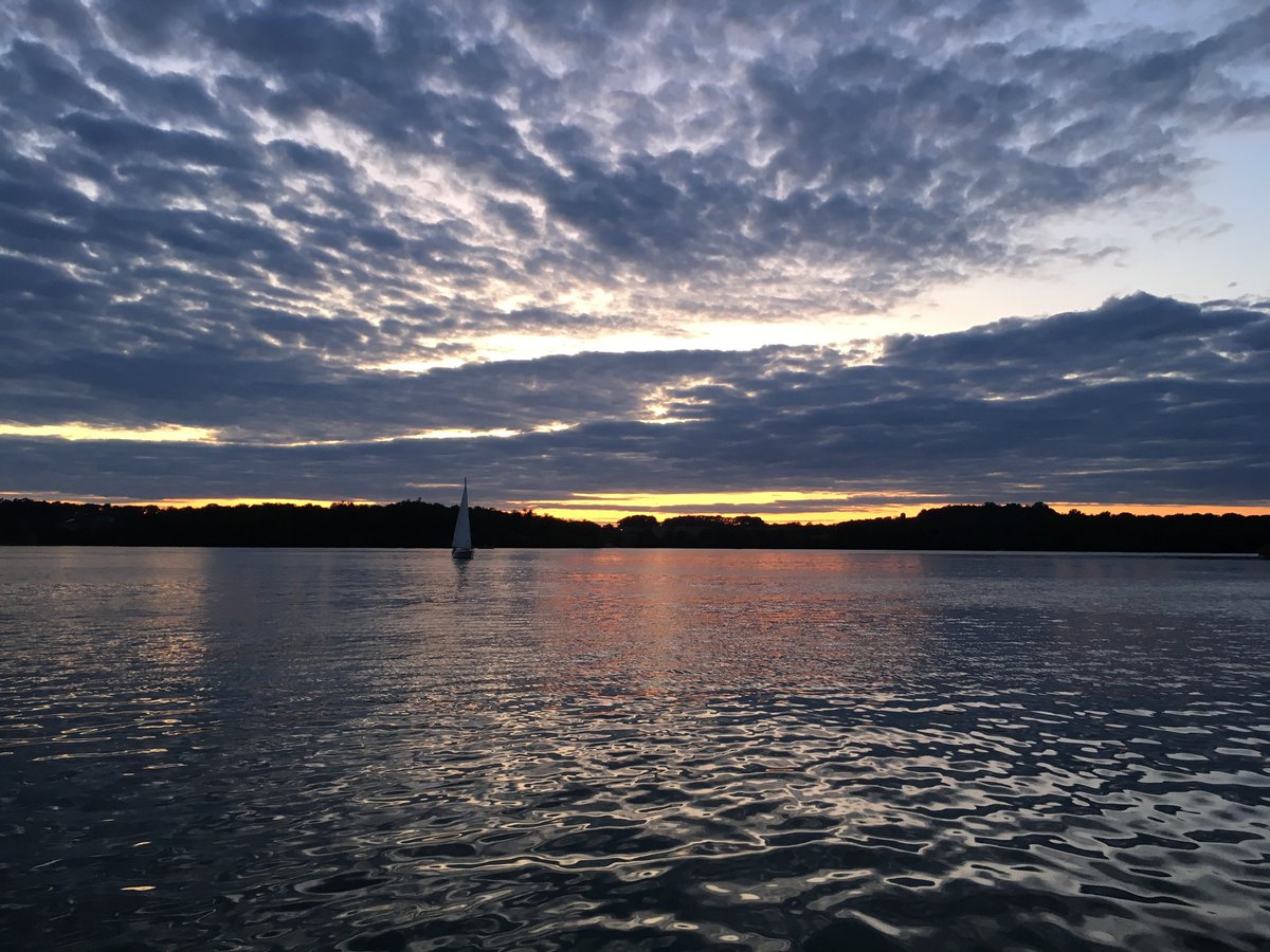DCNRnews's tweet photo. Can we rewind time back to this sunset at #CodorusStatePark over the weekend? #PAStateParks #PASunsets https://t.co/8eEGgCWbCi