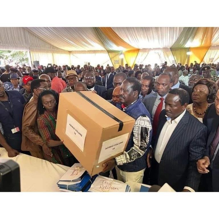 marx_munene's tweet photo. Azimio petition
Lorry full of evidence https://t.co/ewIb8BoePo