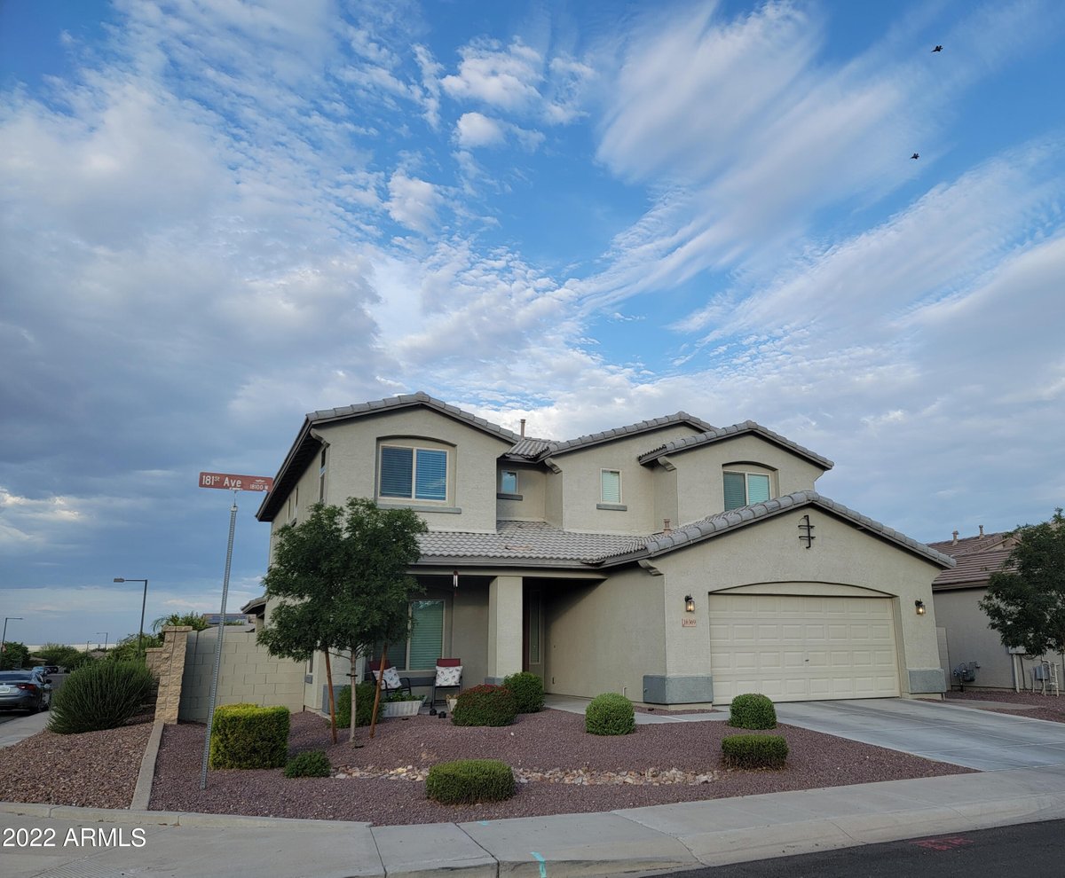 anjavro1's tweet photo. Simply amazing in Surprise. Move into this 4 BD/ 4 BA now! Call/text/DM me today!  https://t.co/RJrZyqN3ZV https://t.co/IIaclQig9P