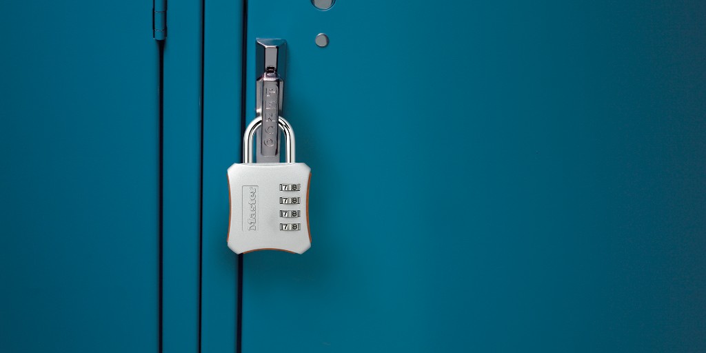 MasterLockUS's tweet photo. Set your own four-digit combination with the 653D - on sale now for a limited-time. Its non-slip grip makes it easy to handle. Add a splash of color for easy identification!
Shop now: https://t.co/cFI6K6OHMj
#MasterLock #BacktoSchool #CombinationLocks https://t.co/mTCgMDpcy0