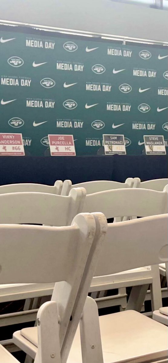 PetronaciSamuel's tweet photo. Great morning @ The Super Football Conference at MetLife Stadium for its annual Sportsmanship & Media Day. Met with journalists, participated in a sportsmanship seminar, & even got to go on the field!! #SFC #SuperFootballConference #NYJets #MetLifeStadium #hsfootball #njfootball https://t.co/WFBRUY1ZIO