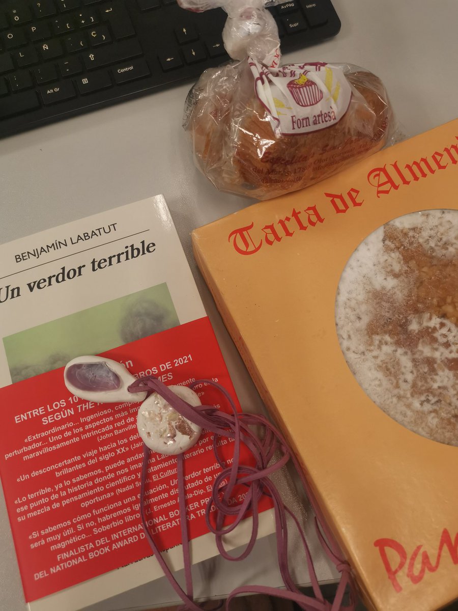 Una de les moltes coses que m'emporto d'aquest estiu a la ràdio són els nostres col·labos, i no només pel que expliquen,  sinó perquè són unes persones meravelloses que porten regals perquè sí. Gràcies <a href="/leticia_asenjo/">Leticia Asenjo</a> <a href="/charosebastian/">Charo Sebastián</a> Anna Pou i <a href="/eplantada/">Esteve Plantada</a>!