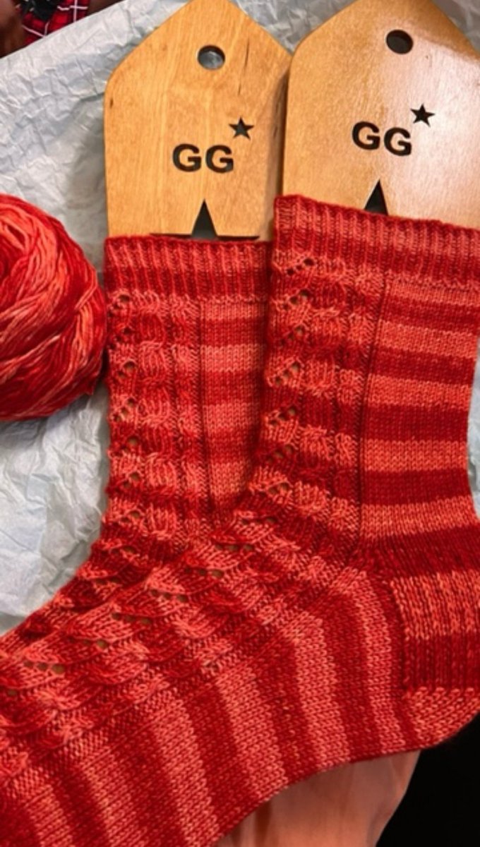 Woolaballoo's tweet photo. Oh go on then! One more shot of this gorgeous collaboration between @ggmadeit and @urthyarns
https://t.co/wlfHiAvV3f
#Woolaballoo #UrthYarns #UneekSocks #SockYarn #HandDyedYarn #Yarn #YarnShop #Durham #GGMadeIt #OranGGe #LimitedEditionYarn https://t.co/wTo6rHny78