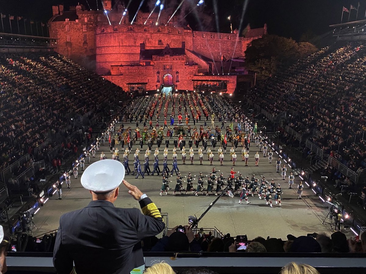 NavyLookout's tweet image. 🇺🇸🇬🇧Head of the @USNavy Admiral Gilday hosted by @FirstSeaLord for meetings in the UK.

Visited #LondonTechBridge MoD HQ, an Astue class submarine in Faslane and @EdinburghTattoo
 
royalnavy.mod.uk/news-and-lates…