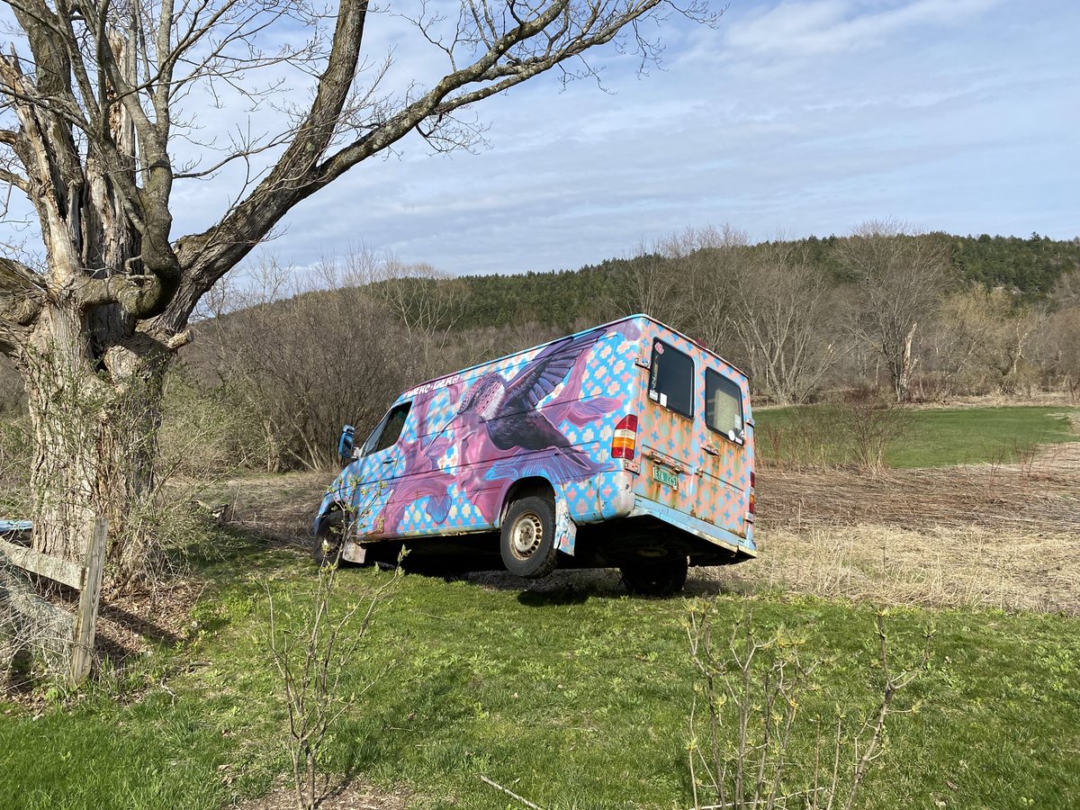 AdHocArt's tweet photo. @StellaBella824 @W3RC @geraluz Still alive and well, hoppin’ through the fields! @AdHocArt @WercWorldWide @GeraLuzLove #ilovermont #murals #flyhigh #hummingbird #maple #trees #mountains https://t.co/uEgH1oiuJi