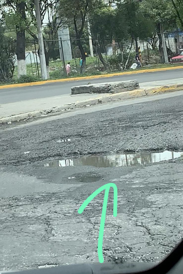 benoni14's tweet photo. @Gob_Tlalne @TonyRodriguezMX buenas tardes me podrían ayudar con un tema grave de bacheo en la salida de Av. Reyes Heroles hacia Av Gustavo Baz justo enfrente de las oficinas de CFE, como se podrán dar cuenta, dicha lateral o salida de encuentra en grave estado. Muchas gracias👍 https://t.co/wMQvBFLxat