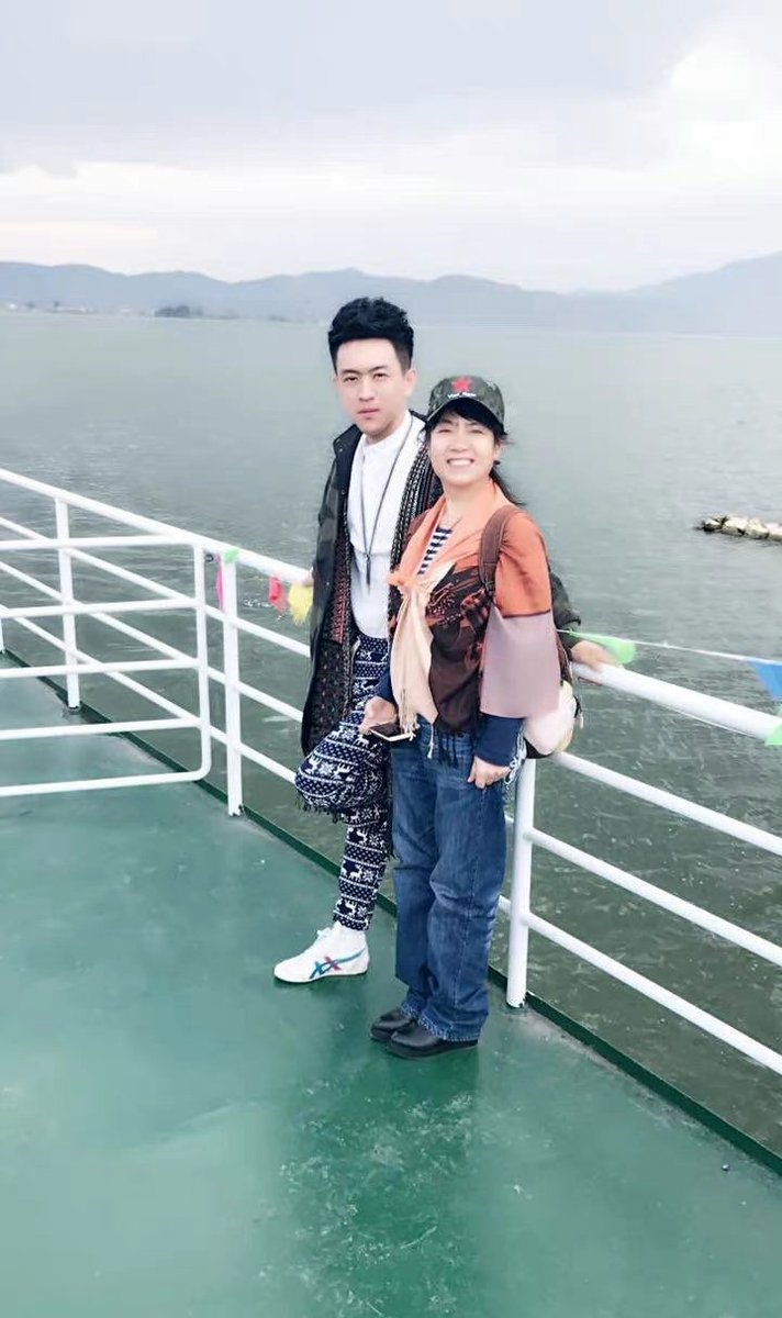 老妈泡小鲜肉去了，难怪给我介绍女人 https://t.co/l1TBs59DoG