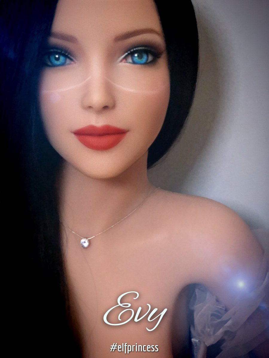 elf_evy's tweet photo. Another #Portait but this evening with long black hairs. Have a nice week 🌹💋
#sedoll #elfprincess https://t.co/8K8lQuOYHI