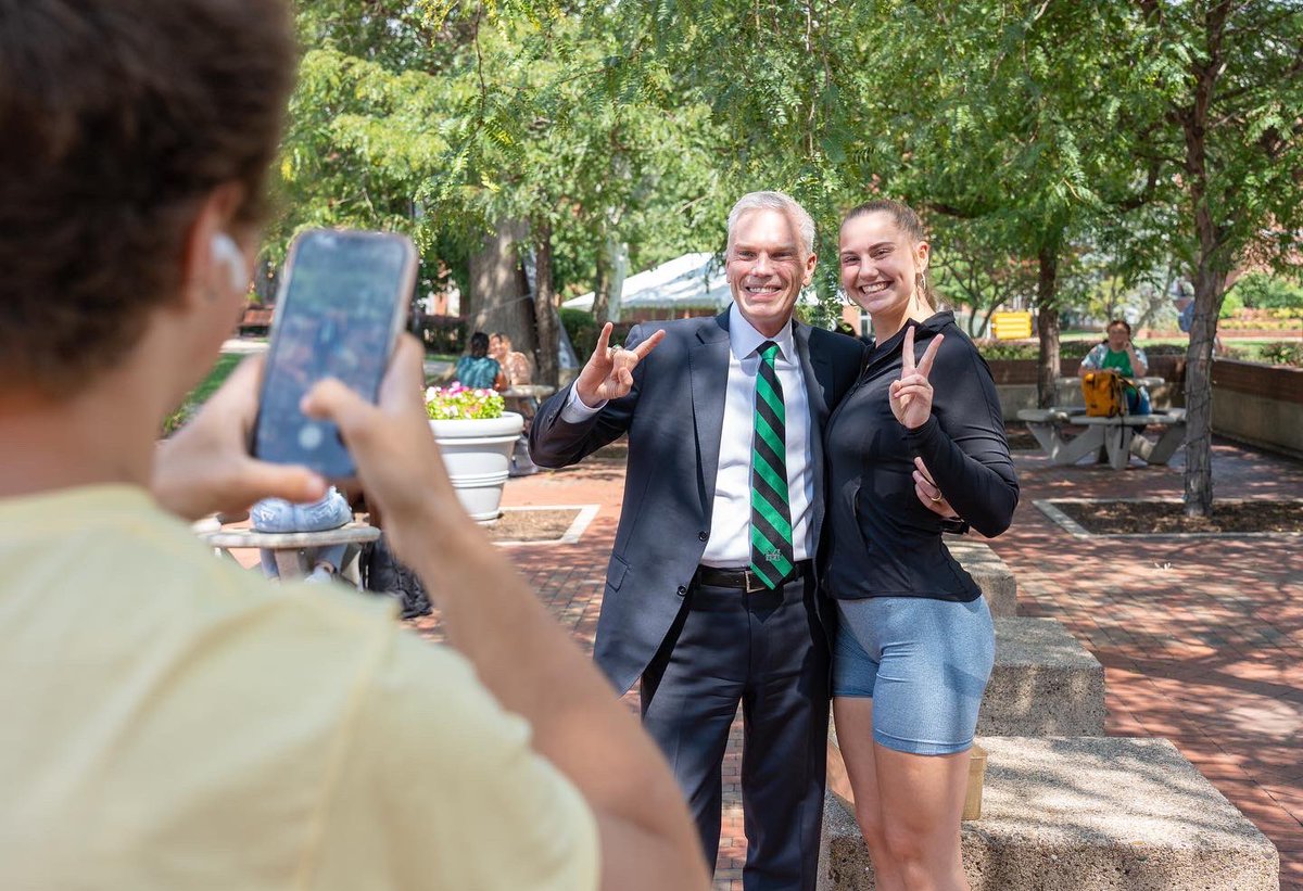 marshallu's tweet photo. Our @marshallupres handed out cookies today to welcome students to campus for the start of the fall semester!  
#BackToMarshallU #MarshallUFamily #MarshallUStudents https://t.co/QoKyg821ak