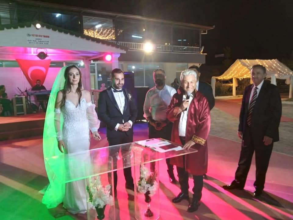 skbld's tweet photo. Belediye Başkanımız Sayın Memiş Çelik, Yağmur ve Cem çiftinin nikah akdini gerçekleştirerek genç çifte iki cihanda saadetler diledi. https://t.co/foGnijm4qR