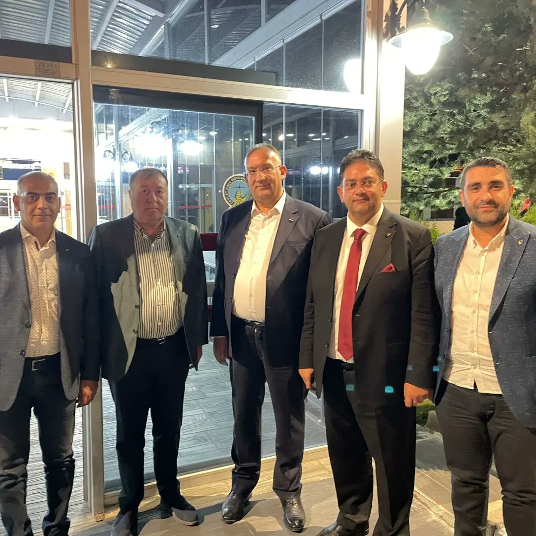 MustafaTavu1's tweet photo. Erzurum ticaret odası ev sahipliğinde,@MHisarc başkanlığında diğer oda ve borsa başkanlarımızla bir araya geldik.@tobbiletişim @asilhanarslan23 @elazigtso https://t.co/PA8s3E0UuW