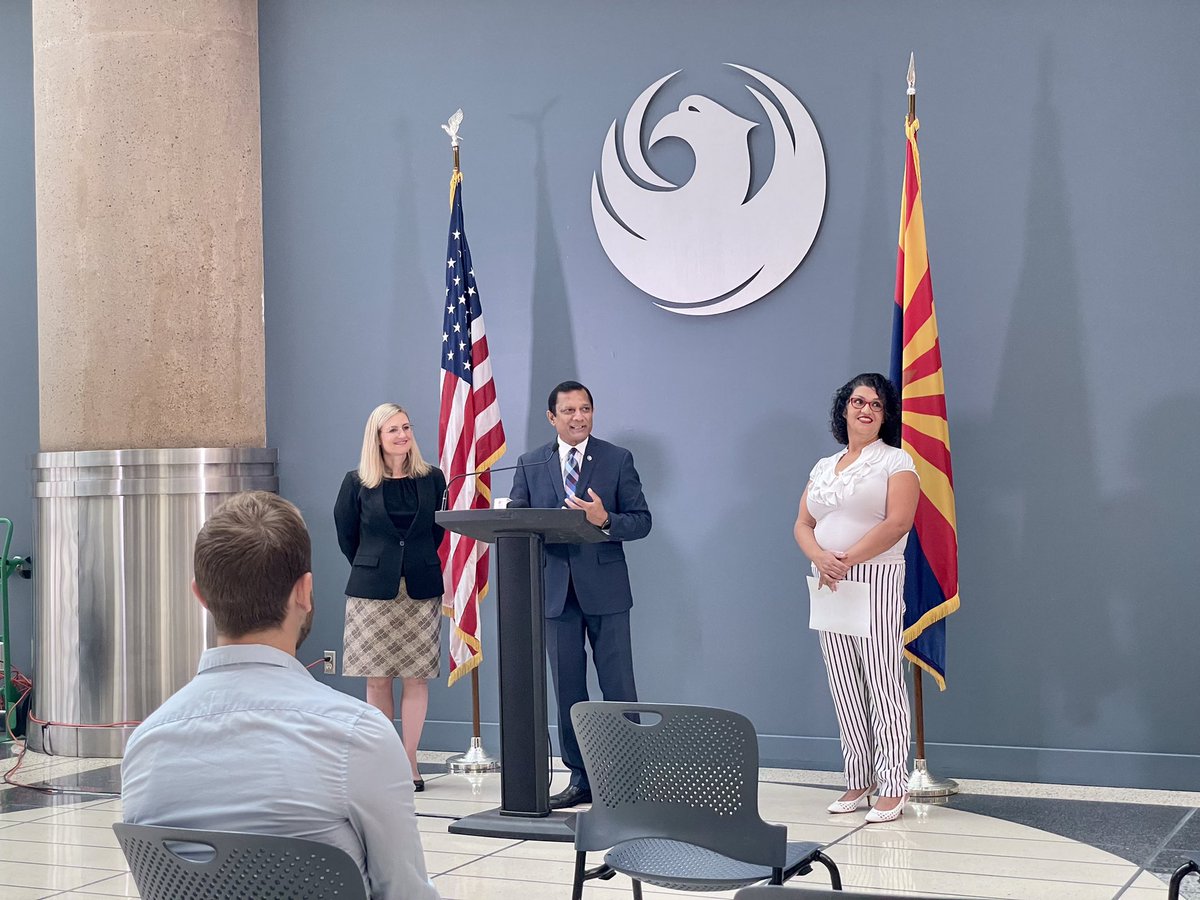 PhoenixMetroBus's tweet photo. Today we have Ray Tellis, @FTA_DOT Regional Administrator, joining us at #PHXCityHall! He’s sharing details about the Low-No Emission grant program that #PhoenixPublicTransit received and how it supports the Bipartisan Infrastructure Law. 🚍
➡️Learn more: https://t.co/SXfif71OxT https://t.co/oeZFOCixVo