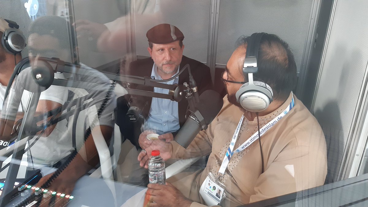 iban2308's tweet photo. Live-Interview @StimmedesIslam mit dem Nationalen Vorsitzenden der #Ahmadiyya Muslim Gemeinde #Schweiz Hr. Walid Tariq Tarnutzer. @AhmadiyyaCH @JalsaGermany #JalsaGermany2022 https://t.co/m1mRM5C7hL