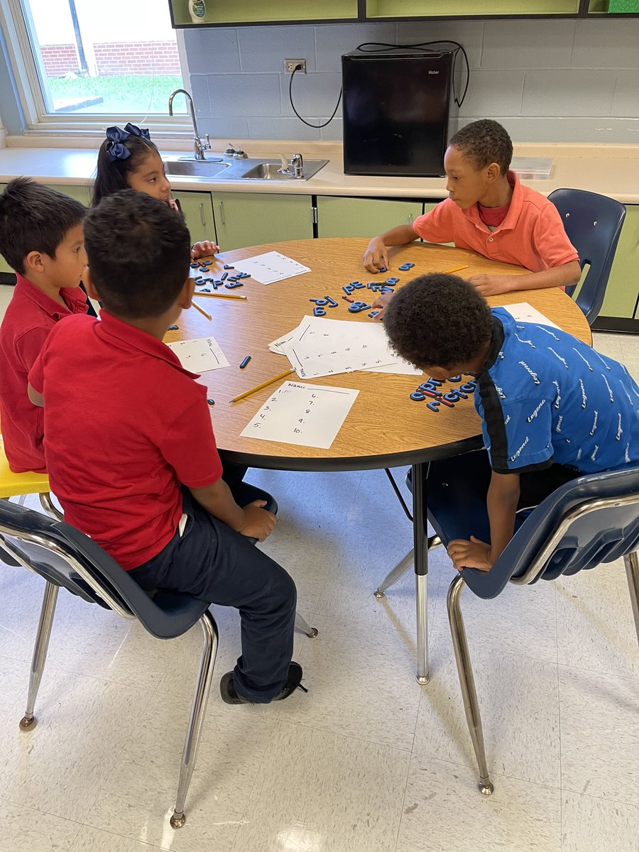 DrSmileyIsLit's tweet image. No sub?!?! No problem! This first grade bunch got all of @HeggertyPA @95percentgroup #Wonders and #smallgroupinstruction today! #CoachSmiley to the rescue! #EveryChildReads #TheAmazingPerkyRace @DrTamaraCandis @Parklane_Eagles @teachcarters2 @asanders_PES