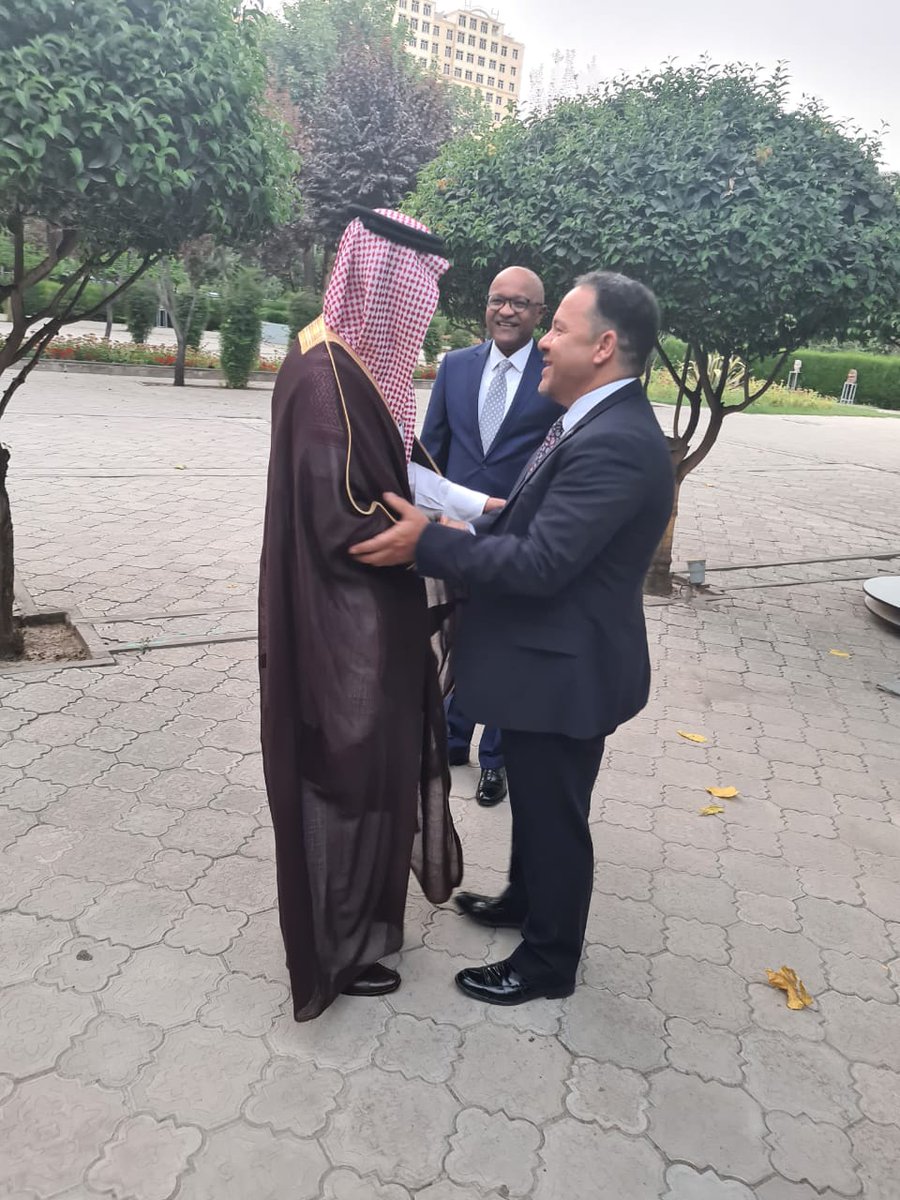 KSAembassyTJ's tweet photo. حضر سعادة السفير وليد بن عبدالرحمن الرشيدان مساء اليوم حفل الاستقبال الذي أقامه برنامج الغذاء العالمي للأمم المتحدة بحضور مدير عام البرنامج في اسيا والبسيفك السيد جون ايلايف ومدير  مكتب البرنامج في #طاجيكستان السيد ادهم مسالم. https://t.co/f7vnsCCrDn