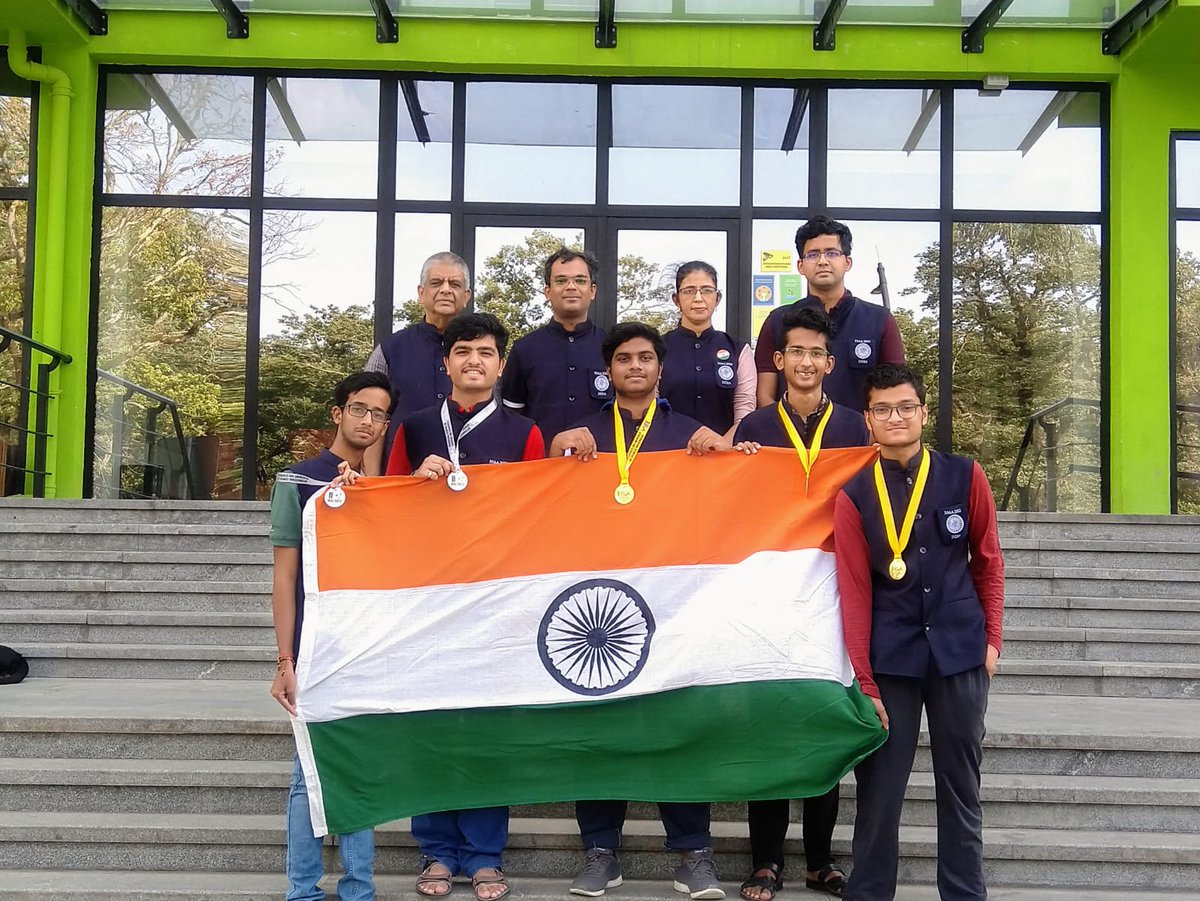 multimsgrbooms's tweet photo. Team India got 3 golds and 2 silvers including a special prize for solving a grad school level problem! #IOAA2022 https://t.co/fVId5eWaph