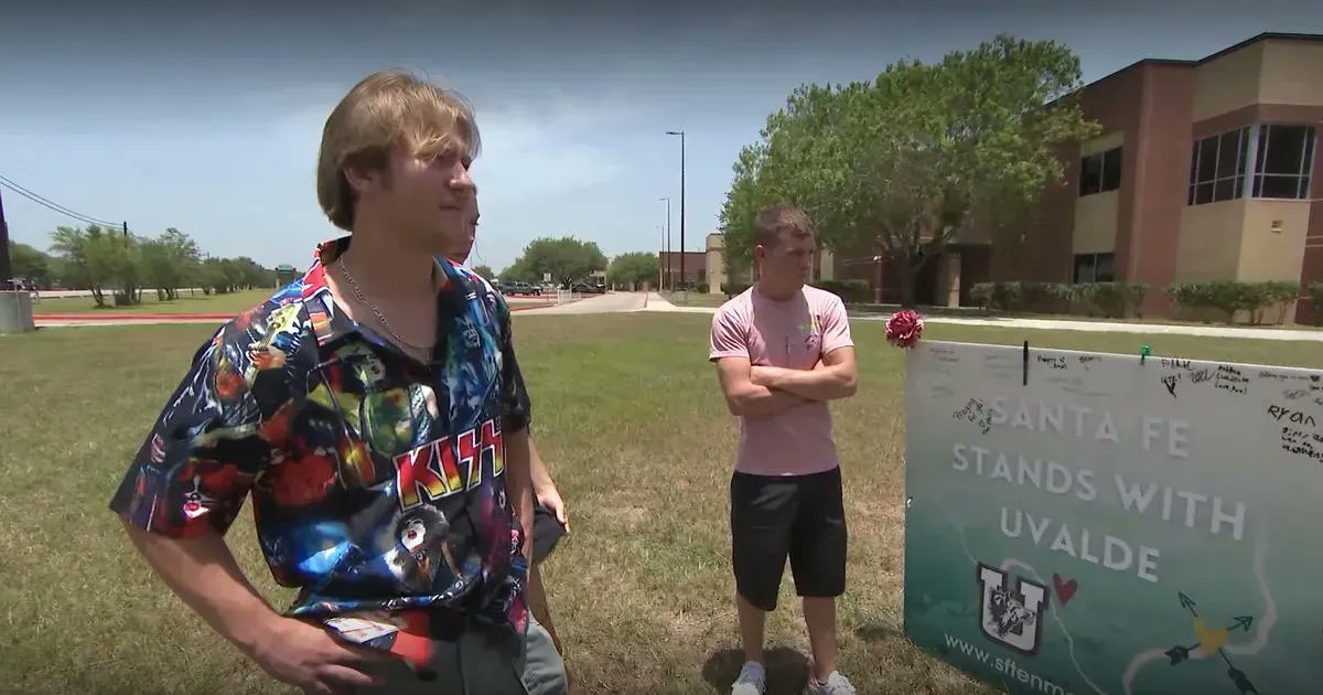 Four years after a deadly school shooting in Santa Fe and just months after the tragedy in Uvalde, @CBSNews reports that most Texas public schools still offer little to no direct access to #MentalHealth services for students. Read more: cbsn.ws/3QWU2yp