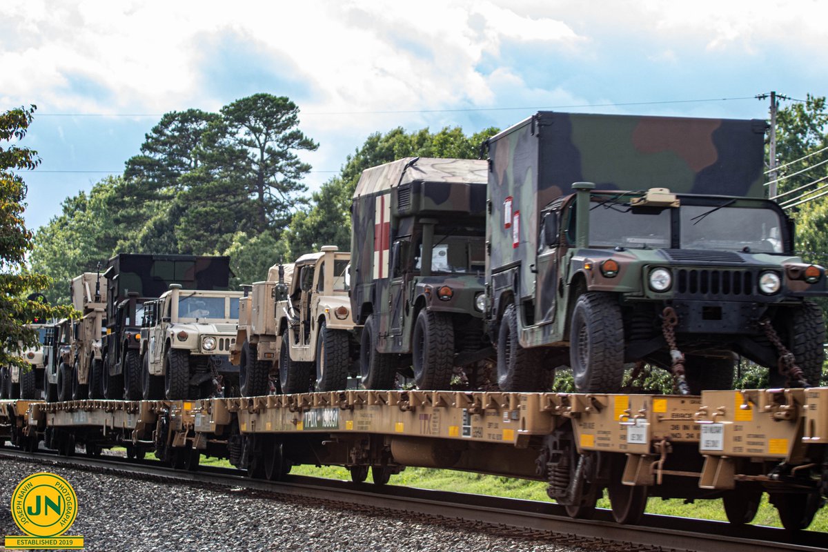 josephanavin's tweet photo. Norfolk Southern ran a solo Dash-9 today with military hardware yesterday. #norfolksouthern #railfan #dash9 #military #elonnc https://t.co/OLD08cD853