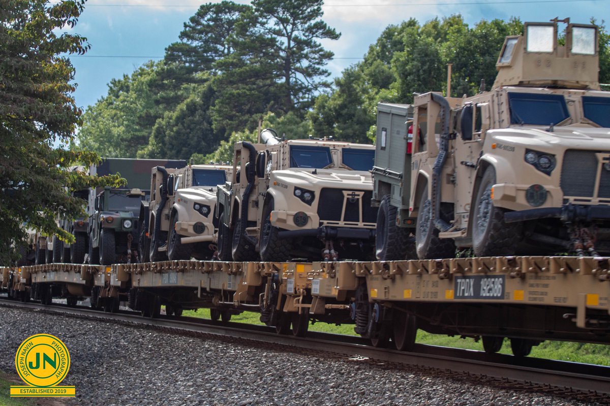 josephanavin's tweet photo. Norfolk Southern ran a solo Dash-9 today with military hardware yesterday. #norfolksouthern #railfan #dash9 #military #elonnc https://t.co/OLD08cD853